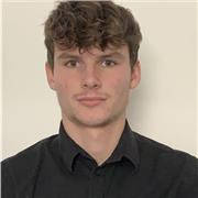 Professeur/Tuteur en mathématiques. Donne des cours à un niveau collège et lycée jusqu’en première